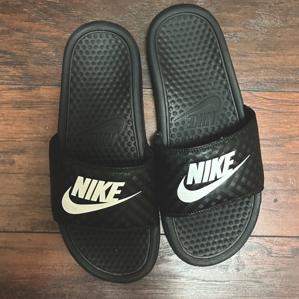 Nike Women's slides color black